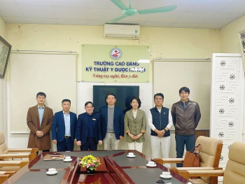 Trường Cao đẳng Kỹ thuật Y Dược Hà Nội gặp gỡ ban lãnh đạo Trường đại học tỉnh Gangwon Hàn Quốc