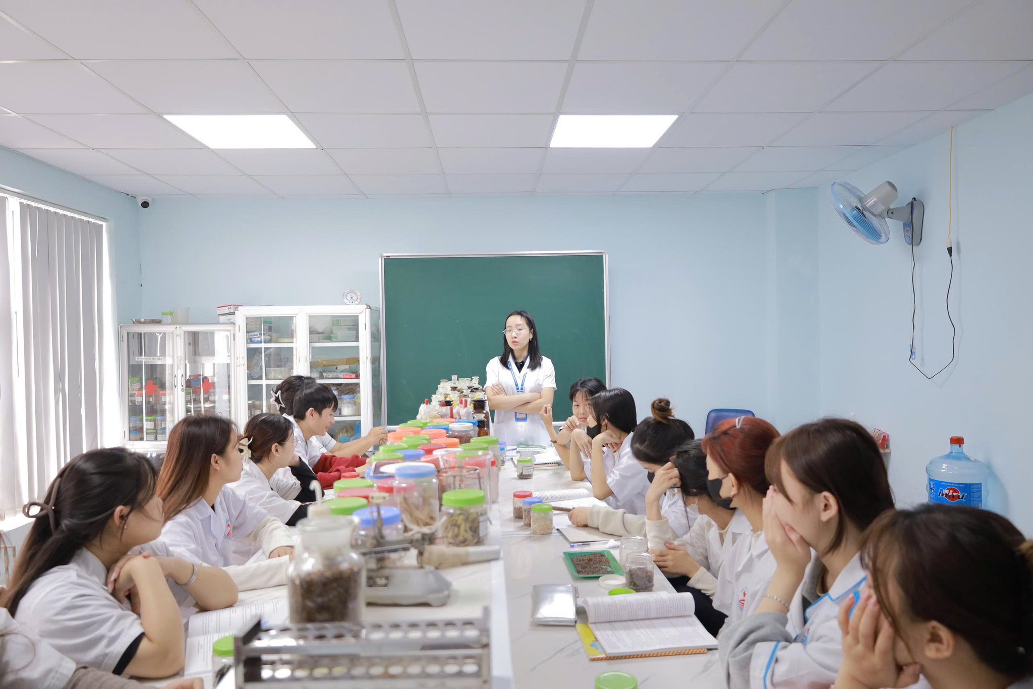 Chạm vào tinh hoa Y học cổ truyền - cùng sinh viên ngành Dược MPT